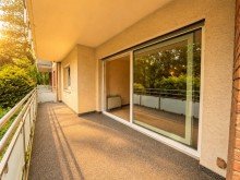 (12) Der Blick in Richtung Wohnraum mit gro�z�gigem Hebe-Schiebet�relement iTH: Die Natur im Blick, die Stadt in Reichweite - 2,5 Raum ETW im EG  inkl. Balkon und Tiefgarage!