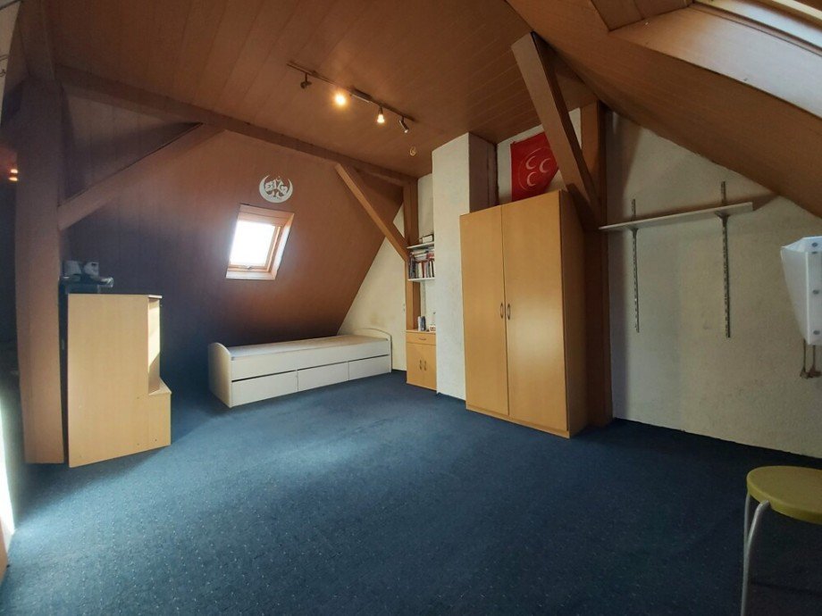 (18) Weitere Eindr�cke folgen nun aus dem Spitzboden (Nutzfl�che) Doppelhaush�lfte Bottrop / Stadtmitte