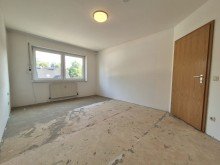 (13) Im weiteren Verlauf betreten wir nun das ger�umige Schlafzimmer *VERKAUFT*