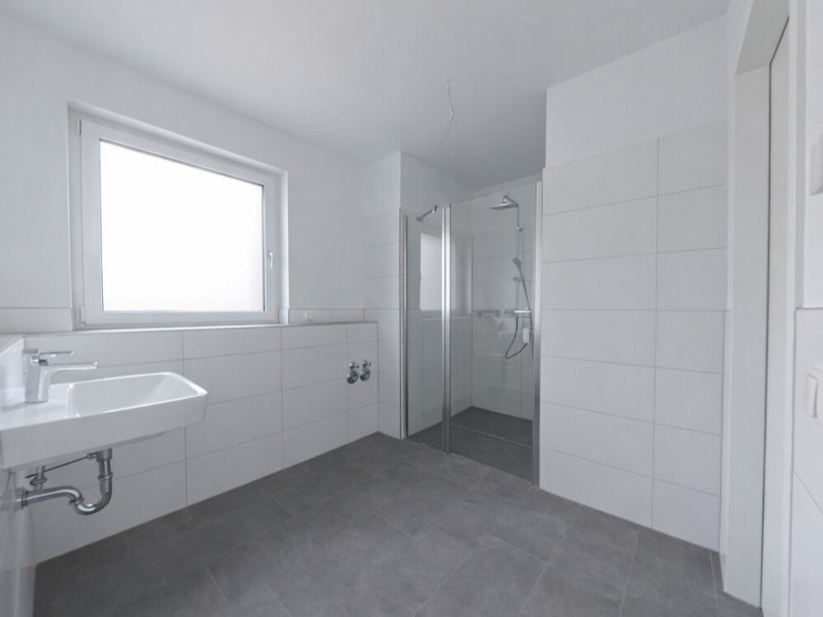 (15) Eine weitere Impression des modernen Badezimmers Etagenwohnung Oberhausen / Klosterhardt-Nord
