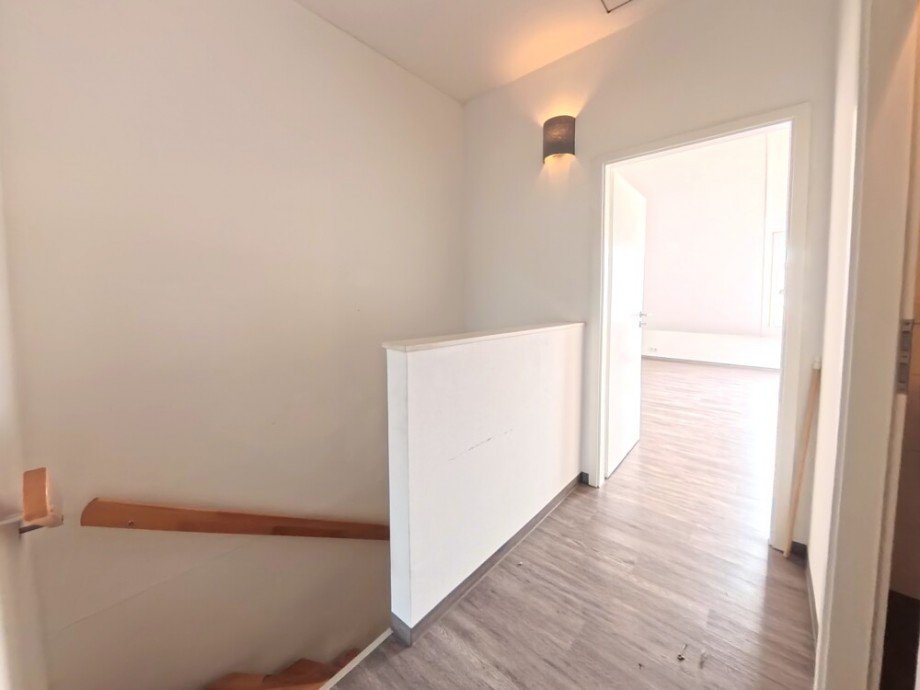 (24) Es folgen nun Impressionen aus dem Dachgeschoss Reihenmittelhaus Bottrop / Boy
