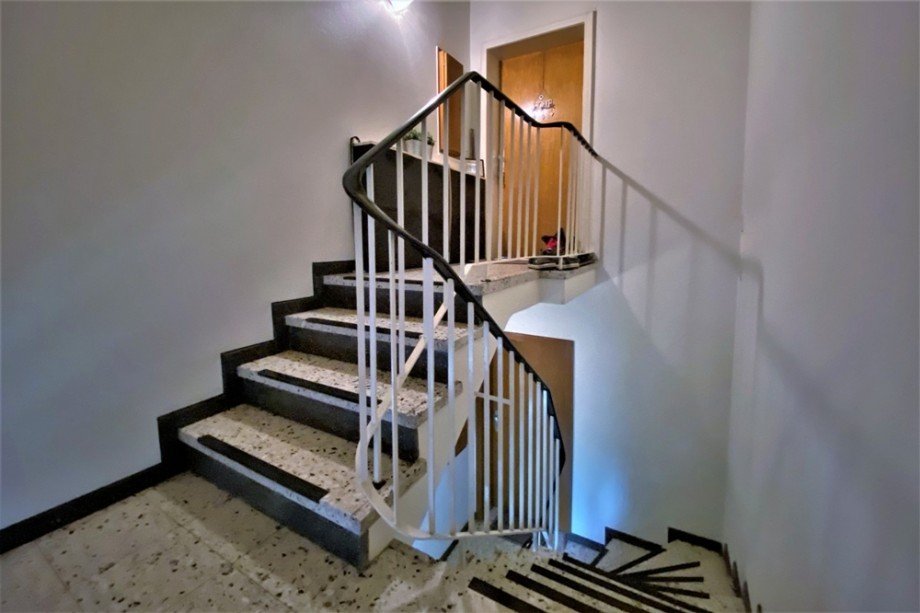 (18) Der Aufgang in das Dachgeschoss Mehrfamilienhaus Bottrop / Eigen