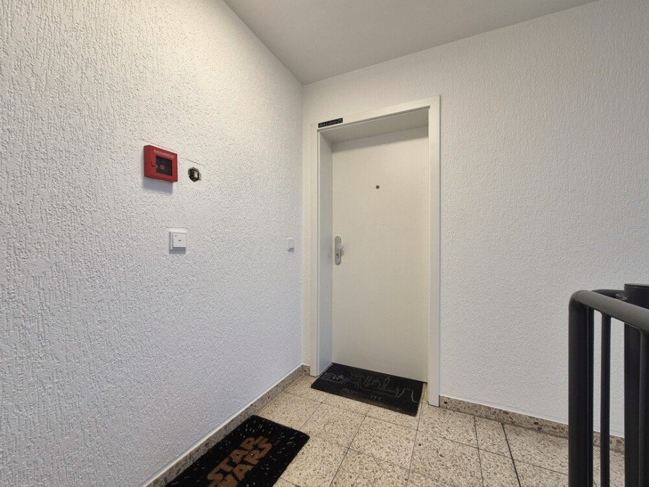 (6) Der Wohnungseingang befindet sich im 2.OG (rechts) Maisonettewohnung Bottrop / Vonderort