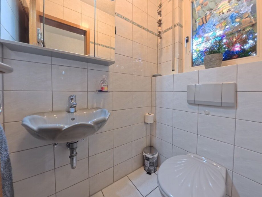 (5) Das G�ste WC befindet sich neben dem Hauseingang Reihenmittelhaus Bottrop / Welheim