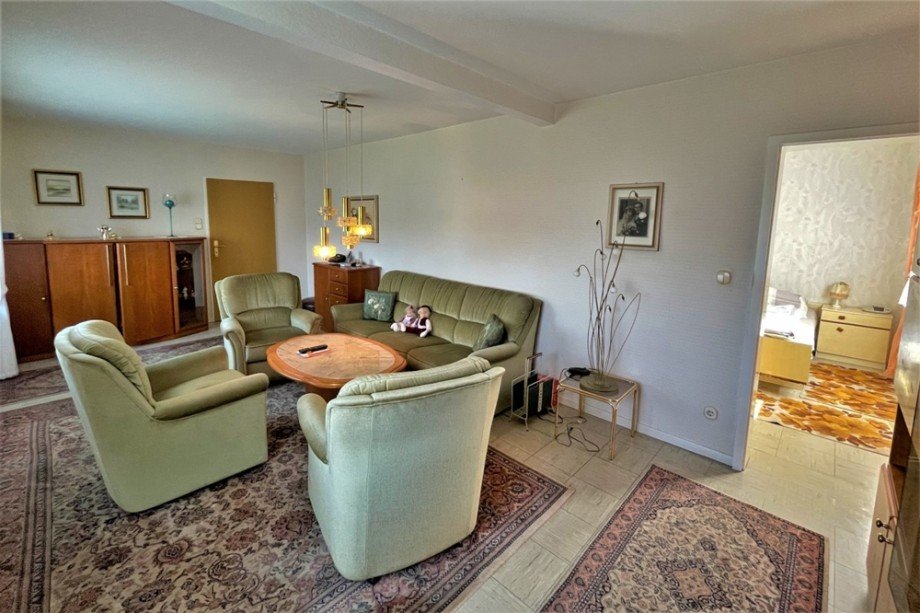 (8) Das gegen�berliegende Wohnzimmer mit Zugang in ein Schlafzimmer Einfamilienhaus Bottrop / Boy