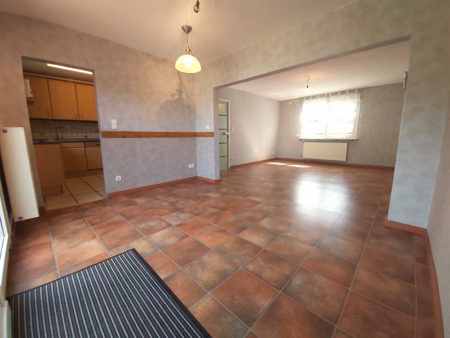 (8) Hier ein Blick vom Esszimmer in Richtung Wohnzimmer und K�che Doppelhaush�lfte Oberhausen / Osterfeld-Ost