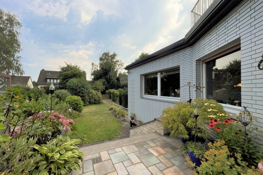 (13) Ein erster Blick in den gro�en Garten Mehrfamilienhaus Bottrop / Eigen