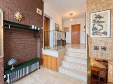 (4) Eine erste Impression aus dem Hauseingangsbereich iTH: Ein Zuhause zum Bleiben - weitl�ufiges, freistehendes EFH mit Traumgarten in bester Wohnlage!