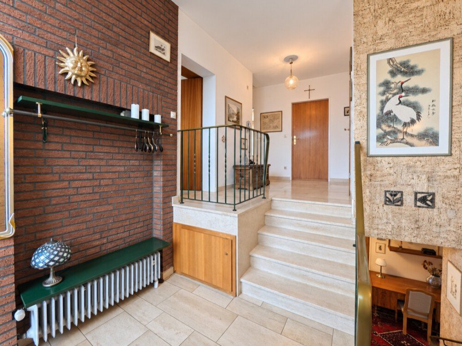 (4) Eine erste Impression aus dem Hauseingangsbereich Einfamilienhaus Oberhausen / Sterkrade-Nord