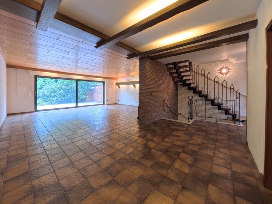 (9) Hier eine weitere Impression vom ger�umigen Wohn- und Esszimmerbereich Reihenendhaus Bottrop / Stadtmitte