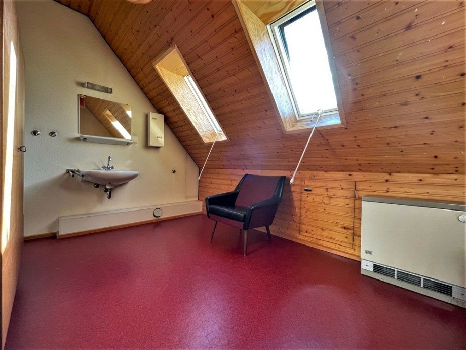 (26) Ein Einblick in einen der beiden weiteren R�umlichkeiten im Dachgeschoss Doppelhaush�lfte Bottrop / Stadtmitte