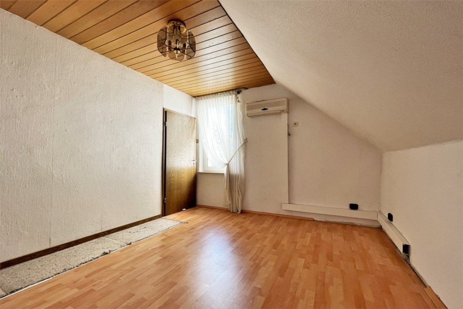 (36) Das erste Schlafzimmer im Obergeschoss Zweifamilienhaus Bottrop / Batenbrock