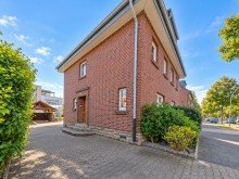 (4) Entlang der n�rdlichen Giebelseite erreichen Sie u.a. die r�ckw�rtigen Grundst�cksbereiche iTH: Aus R�umen werden M�glichkeiten - Vielseitige Immobilie in Bottrop-Kirchhellen!