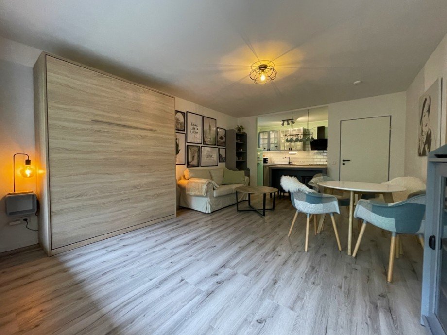 (13) Der Wohnraum mit Blick in Richtung der offenen K�che Souterrainwohnung Bottrop / Fuhlenbrock