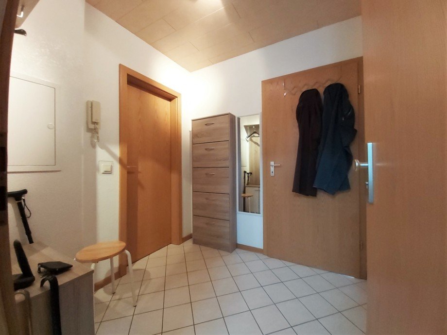 (6) Der Flur der Eigentumswohnung bietet Ihnen Zugang zum Badezimmer und zum Wohn- Essbereich Etagenwohnung Bottrop / Stadtmitte