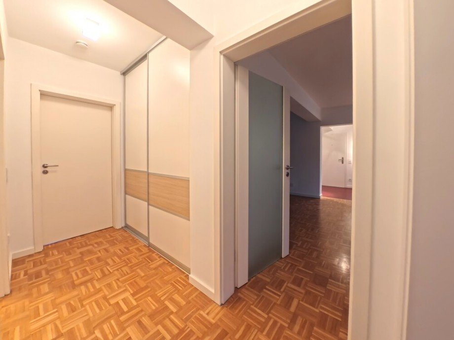 (15) Ein Flurversatz f�hrt Sie zu den privaten R�umlichkeiten der Wohnung Etagenwohnung Bottrop