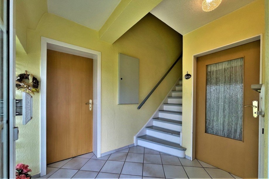 (5) Ein Blick in den Hauseingangsbereich im Erdgeschoss Einfamilienhaus Bottrop / Boy