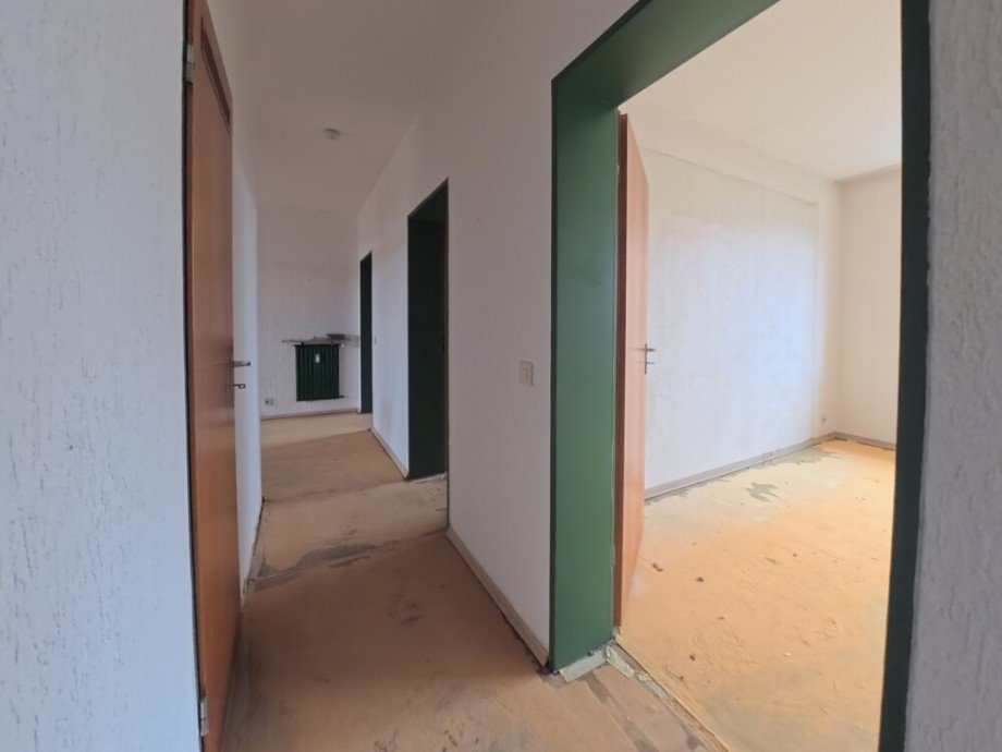 (15) Dieser Flurbereich f�hrt Sie in die Schlafr�ume auf der Geb�udevorderseite Etagenwohnung Bottrop / Stadtmitte