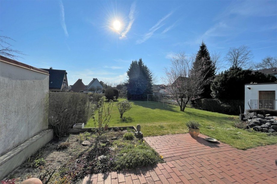 (5) Ein erster Vorgeschmack des weitl�ufigen Gartengrundst�ckes Mehrfamilienhaus Bottrop / Fuhlenbrock