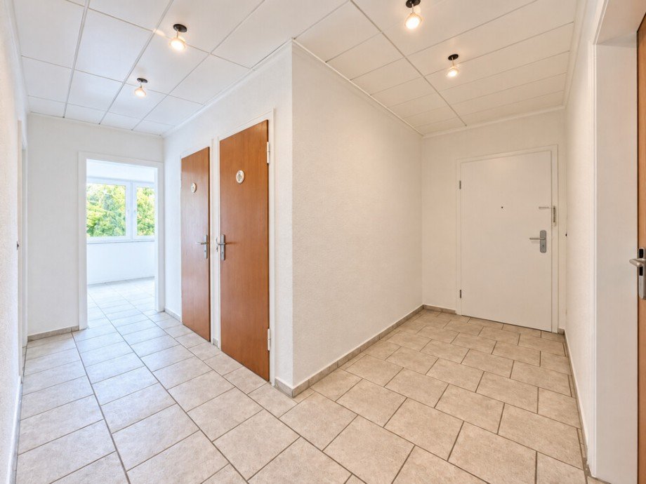 (6) Der zentral verlaufende Wohnungsflur Etagenwohnung Bottrop / Batenbrock
