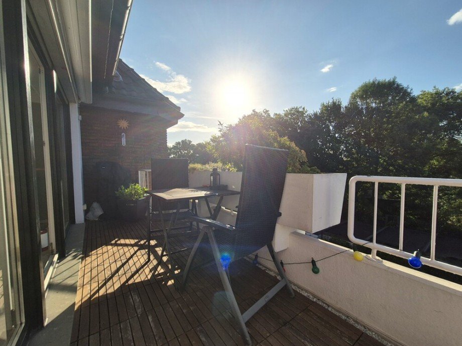 (12) Der S�dbalkon grenzt unmittelbar an den Wohnbereich Maisonettewohnung Bottrop / Vonderort