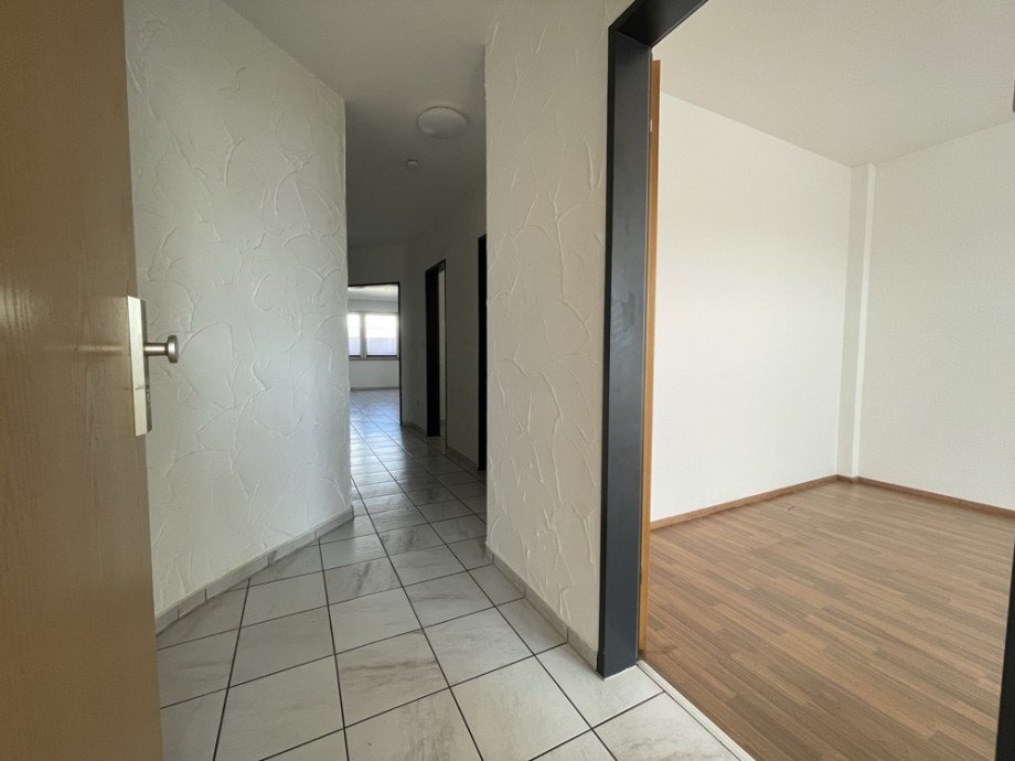 (15) Der Eingangsbereich im Obergeschoss (rechts) Halle / Lager / Produktion Bottrop