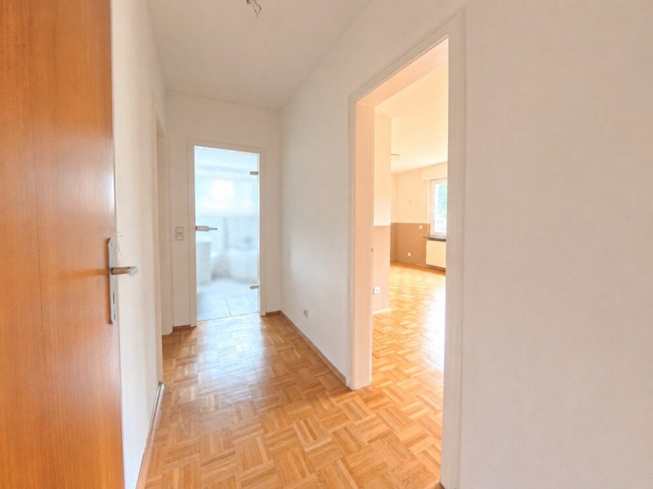 (18) Ein weiterer Flur f�hrt Sie zu den privaten R�umlichkeiten der Wohnung Zweifamilienhaus Bottrop / Bottrop-Vonderort