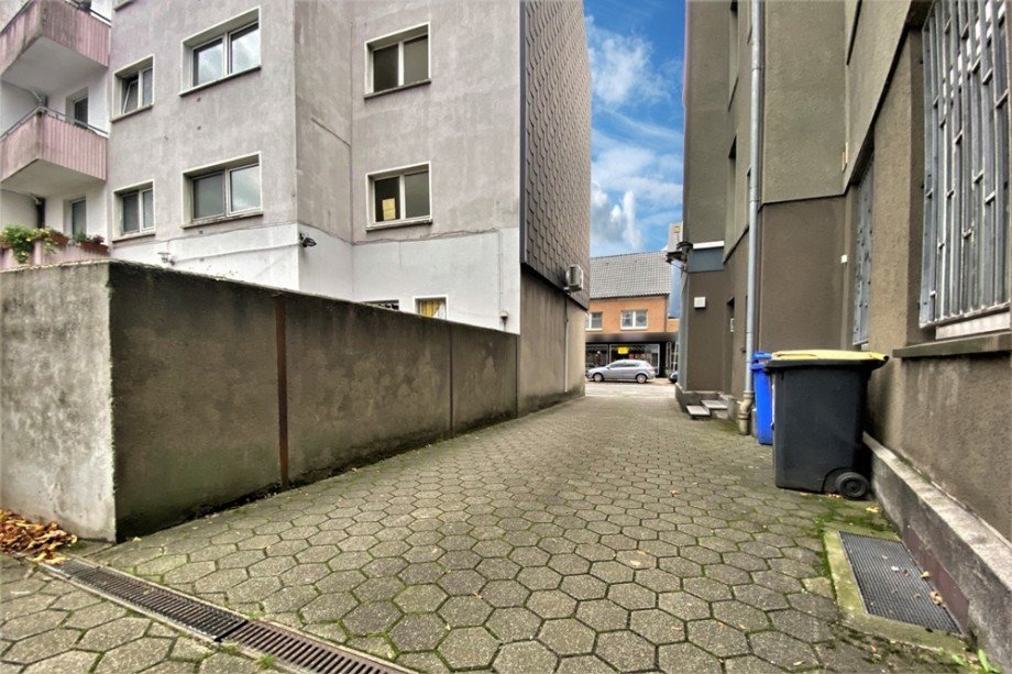 (3) Die Grundst�ckszufahrt f�hrt �ber das Nachbargrundst�ck Mehrfamilienhaus Gladbeck / Brauck