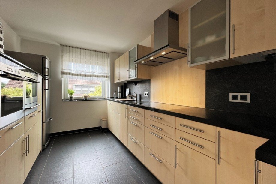 (25) Die moderne K�che befindet sich gleich neben dem Esszimmerbereich Mehrfamilienhaus Oberhausen / Klosterhadt-S�d