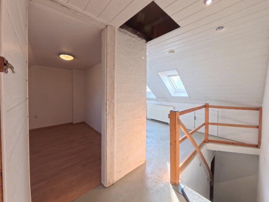 (21) Es folgen Eindr�cke aus dem Dachgeschoss Reihenmittelhaus Bottrop / Batenbrock