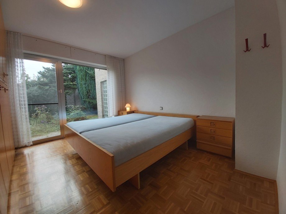 (15) Hier nun ein Einblick in das ger�umige Elternschlafzimmer im Erdgeschoss Bungalow Bottrop / Kirchhellen