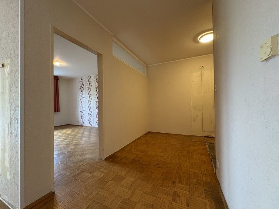 (12) Der Wohnraum ist offen mit der angrenzenden K�che und dem Schlafzimmerzugang verbunden Etagenwohnung Bottrop / Bottrop-Vonderort