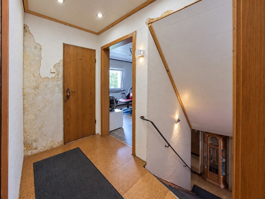 (11) Der Hausflurbereich im Obergeschoss Reihenmittelhaus Bottrop / Welheim