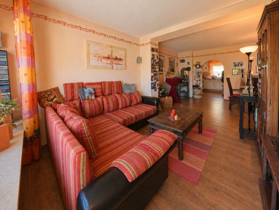 (15) Der Wohnbereich mit Blickrichtung Kamin Reihenmittelhaus Bottrop / Eigen