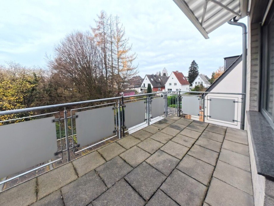 (9) Das Wohnzimmer schenkt Ihnen den Zugang zum s�dlich ausgerichteten Balkon Etagenwohnung Bottrop / Stadtmitte