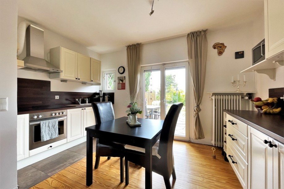 (7) Ein Einblick in die K�che mit Zugang auf die Terrasse Doppelhaush�lfte Bottrop / Eigen