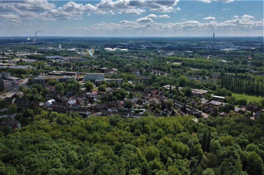 (22) Der Blick auf den Stadtteil Lehmkuhle aus der Vogelperspektive Zweifamilienhaus Bottrop / Lehmkuhle
