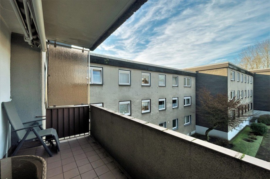 (9) Eine erste Impression von der westlich ausgerichteten Loggia Etagenwohnung Bottrop / Stadtmitte