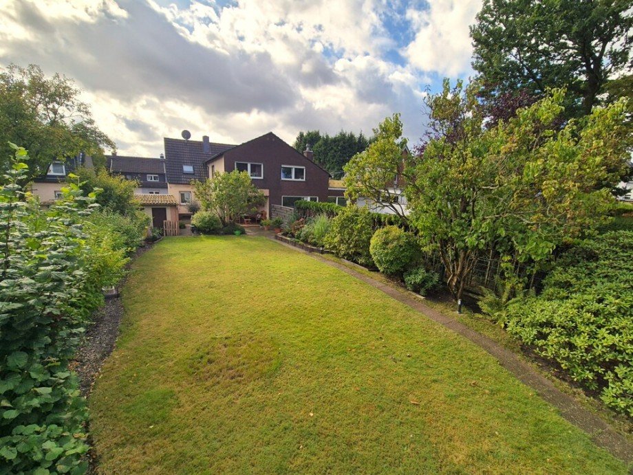 (39) Abschlie�end ein Blick auf die Geb�uder�ckseite Doppelhaush�lfte Bottrop / Batenbrock