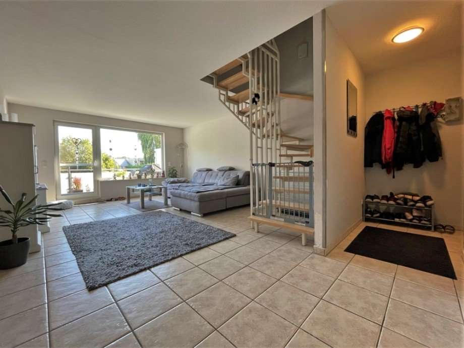 (5) Ein erster Einblick in den Wohn- und Eingangsbereich Maisonettewohnung Bottrop / Welheim