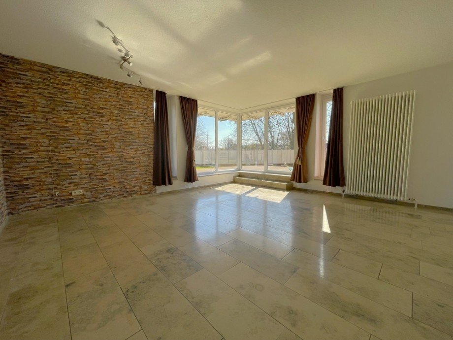 (9) Hier ein erster Eindruck aus dem ger�umigen Wohn- und Esszimmer der Wohnung Etagenwohnung Bottrop / Batenbrock