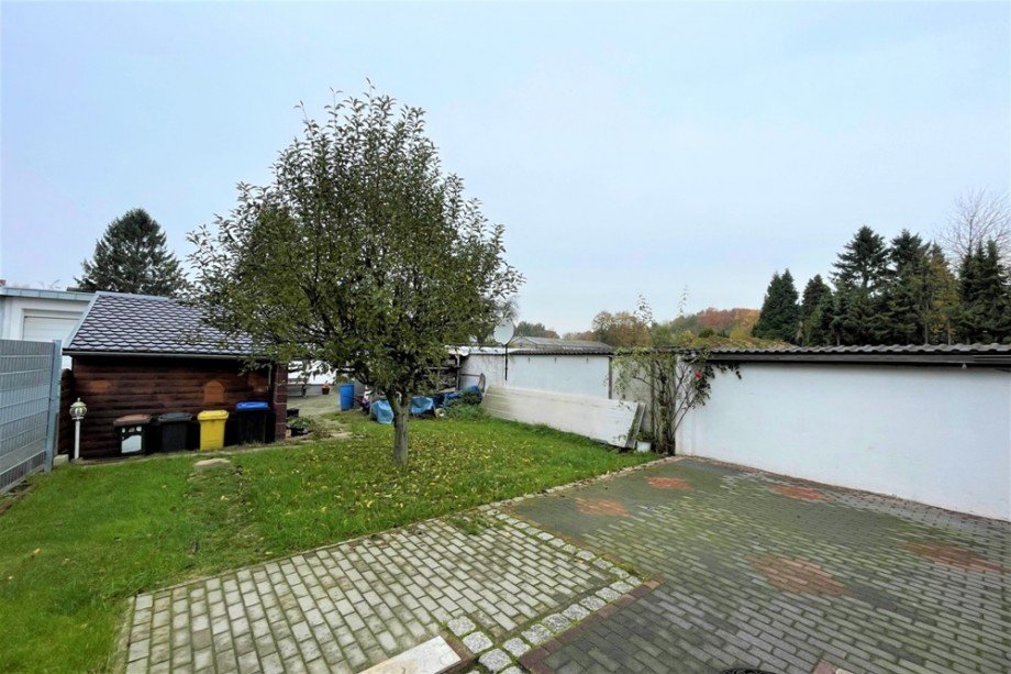 (28) Der Gartenbreich aus einer anderen Perspektive mit Blick Richtung Hinterhaus Einfamilienhaus Bottrop / Eigen