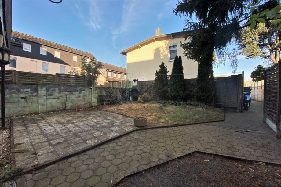 (31) Der gemeinschaftliche Gartenbereich der Immobilie Mehrfamilienhaus Bottrop / Stadtmitte