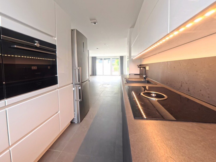 (9) Die K�che mit Blick in Richtung Wohn- und Essbereich Reihenmittelhaus Bottrop / Boy