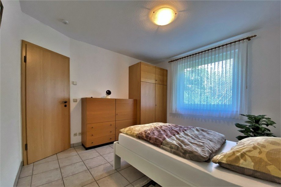 (10) Weiterhin betreten wir �ber den Wohnungsflur das Elternschlafzimmer Etagenwohnung Bottrop / Stadtmitte