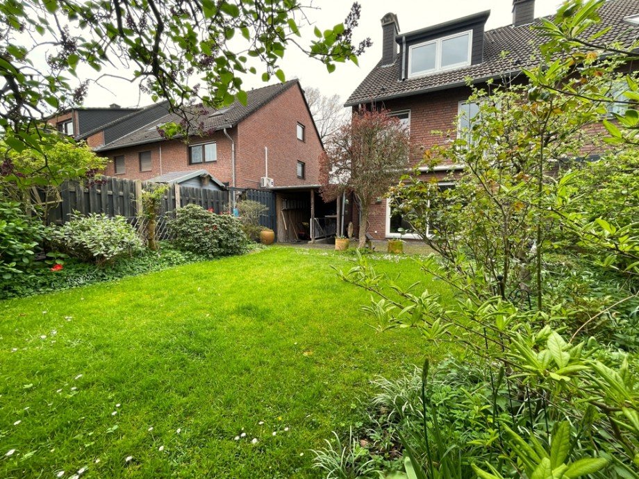 (13) Eine weitere R�ckansicht auf das Geb�ude Reiheneckhaus Bottrop / Eigen