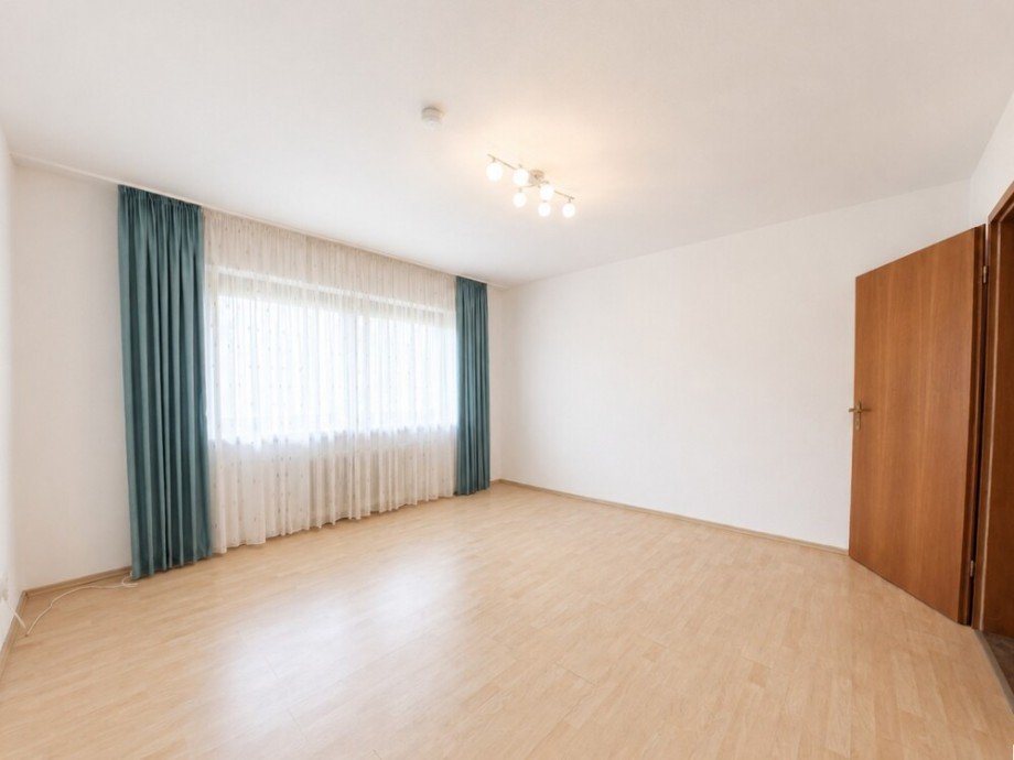 (21) Ein Blick in eines der beiden Schlafzimmer auf dieser Etage Zweifamilienhaus Bottrop / Grafenwald