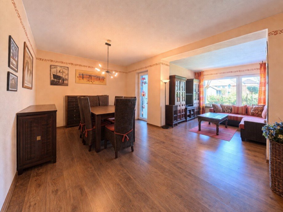(7) Hier blicken Sie in das helle Wohn- und Esszimmer Reihenmittelhaus Bottrop / Eigen