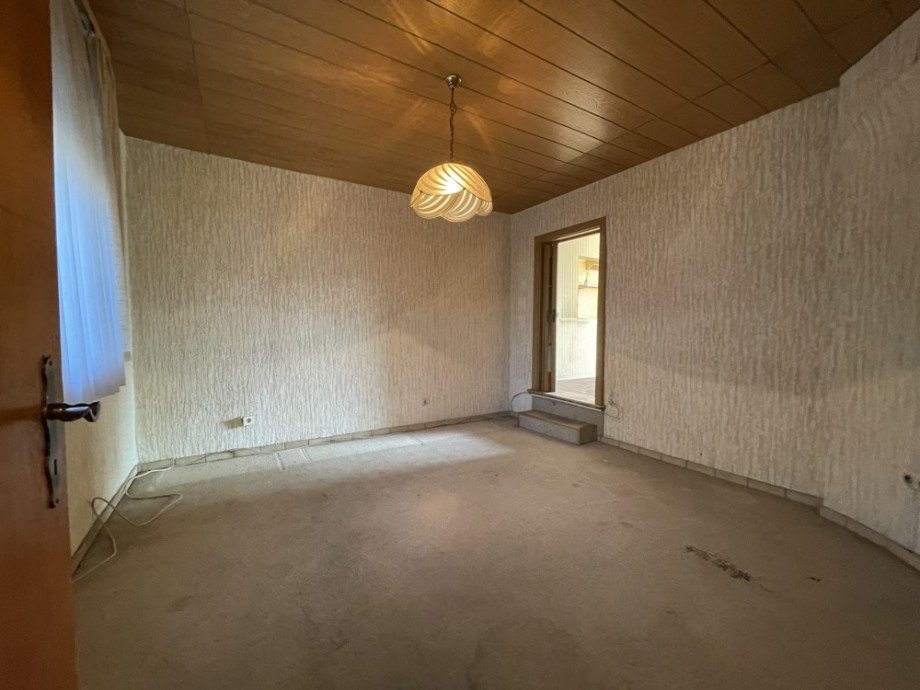 (4) Links im Erdgeschoss befindet sich ein erster Wohnraum Reihenendhaus Bottrop / Fuhlenbrock