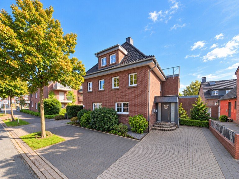 (1) Herzlich willkommen Bottrop / Kirchhellen - Kirchhellen Zweifamilienhaus iTH: Aus R�umen werden M�glichkeiten - Vielseitige Immobilie in Bottrop-Kirchhellen!